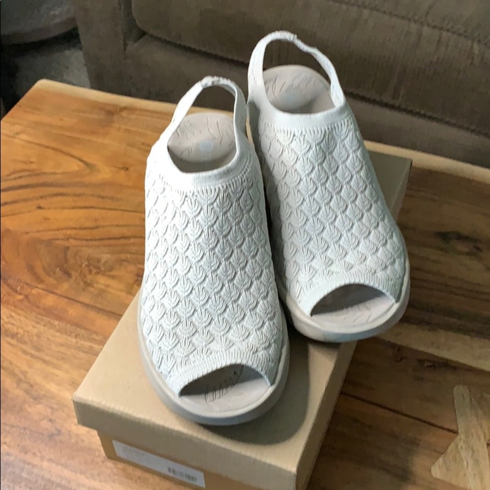 Bzees stretch fabric sandals